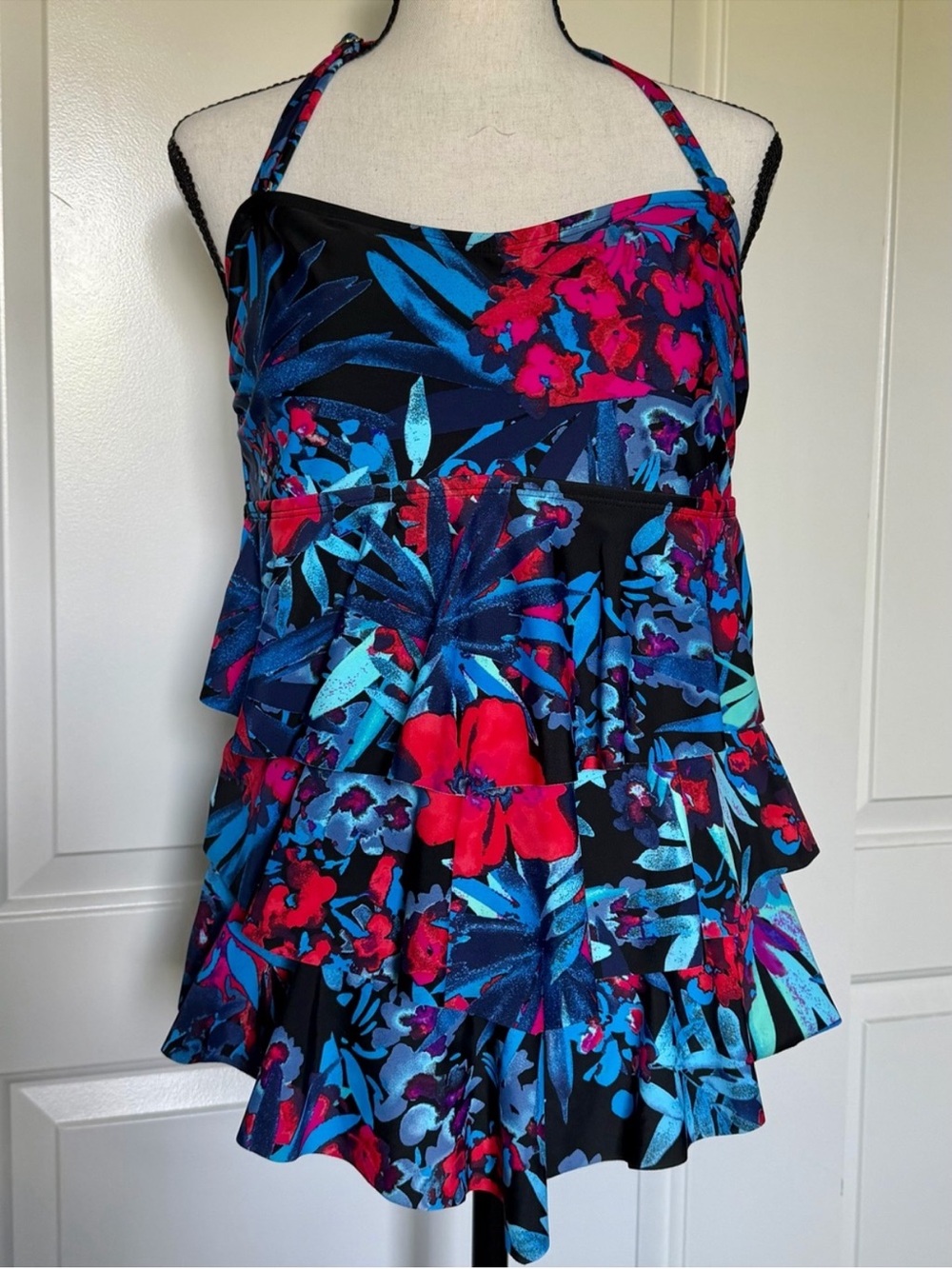 Island Waves Black Floral Tiered Tankini Halter Swim Top Blue Pink Ruffle XS/S